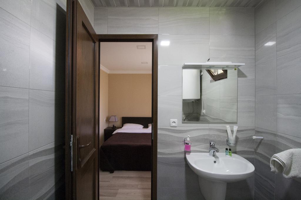 Roza'S Guest House Mestia
